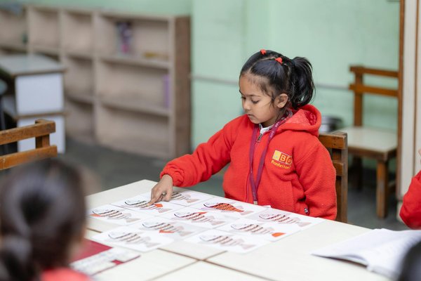 Quelles activités éducatives encouragent la collaboration entre élèves?